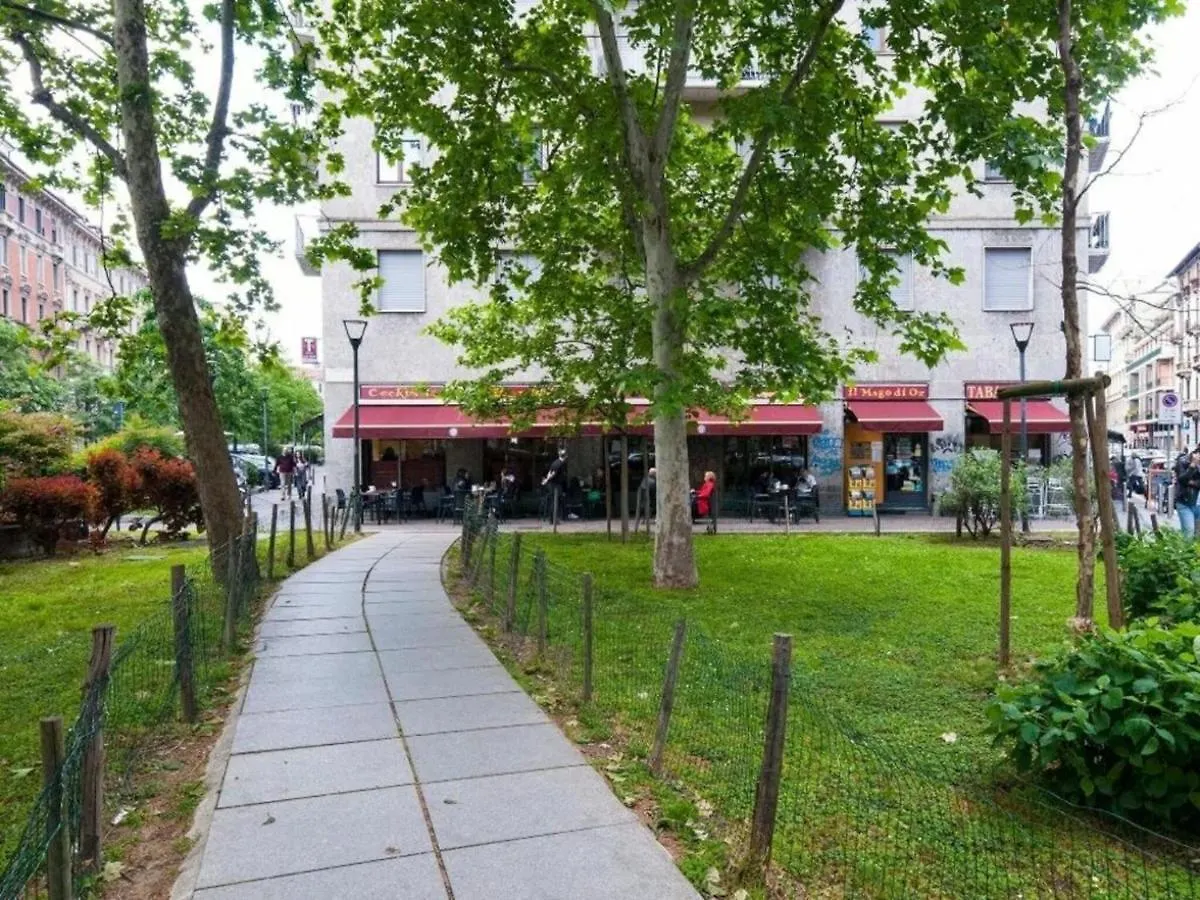 Bacone Liberty Vittoria By Halldis Milan Apartment
