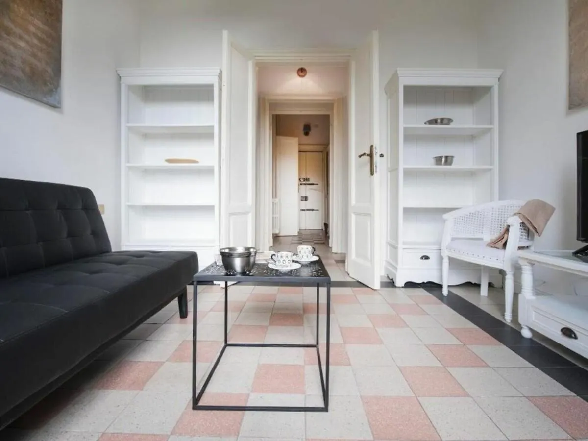 Bacone Liberty Vittoria By Halldis Milan Apartment