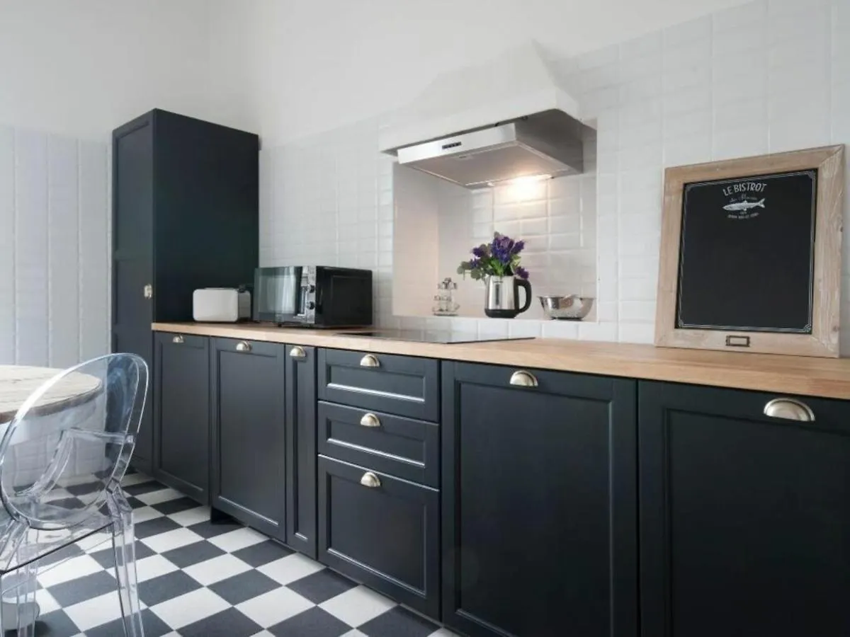 Bacone Liberty Vittoria By Halldis Milan Apartment